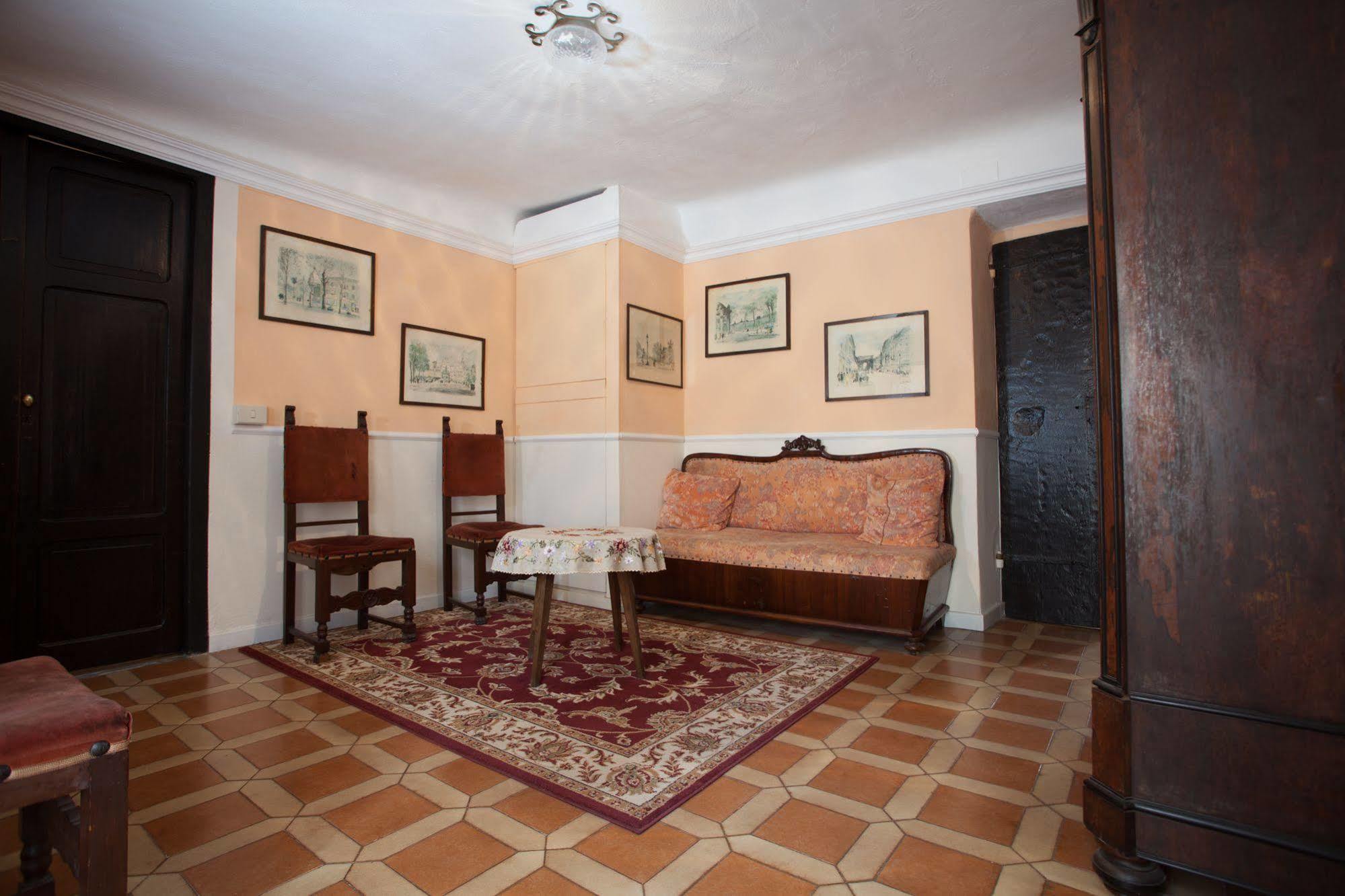Corte Palazzo Picedi Benettini ซาร์ซานา ภายนอก รูปภาพ