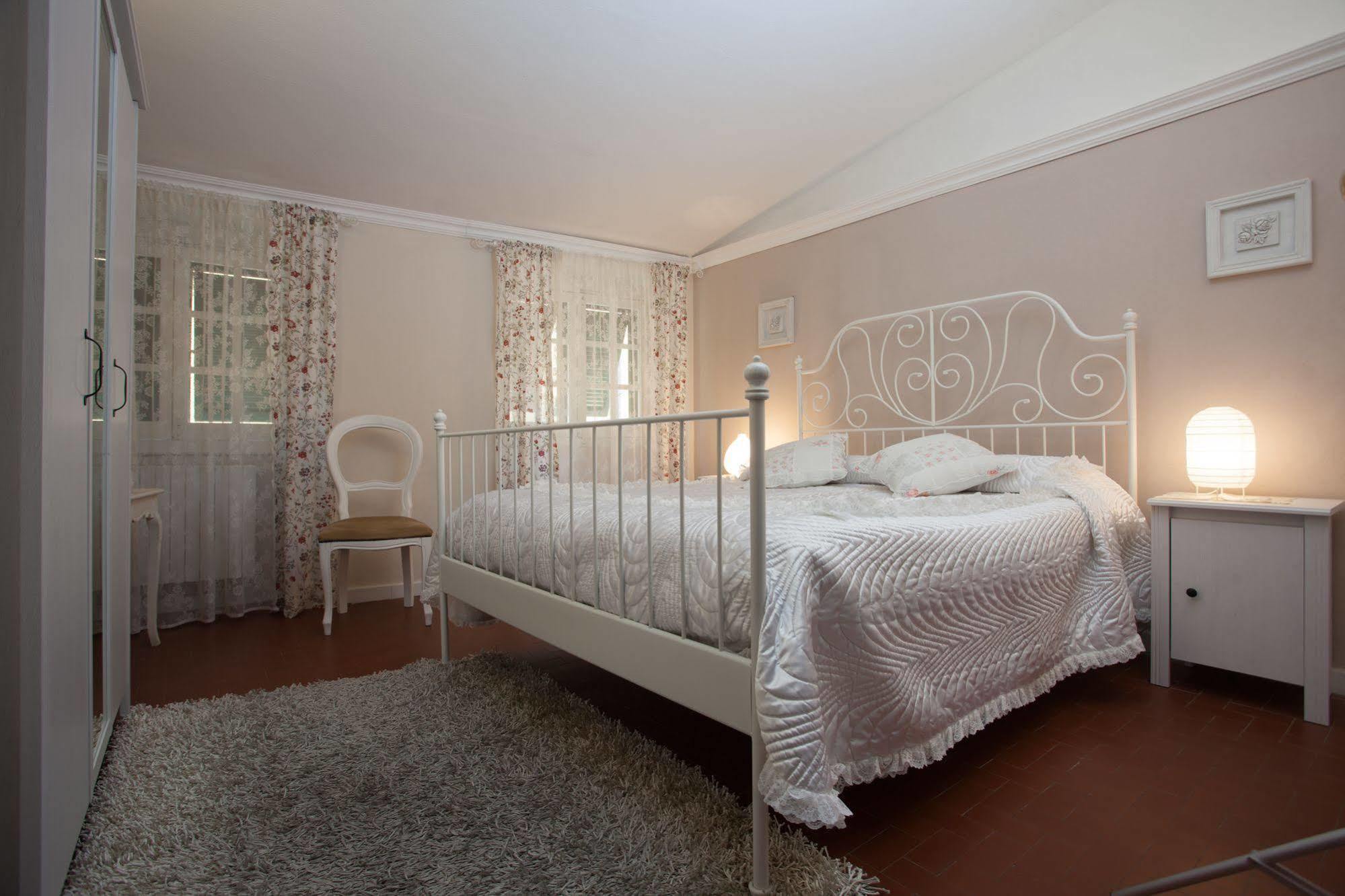 Corte Palazzo Picedi Benettini ซาร์ซานา ภายนอก รูปภาพ